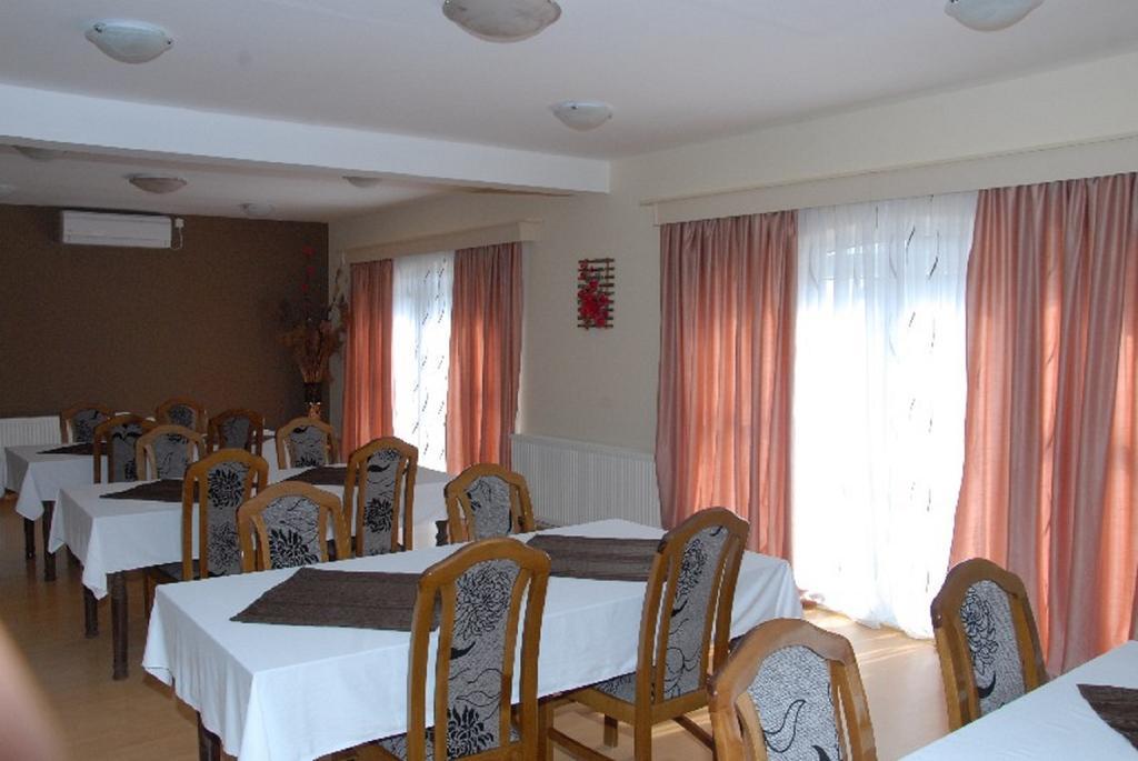 Guesthouse Vila Nova Morovic ภายนอก รูปภาพ